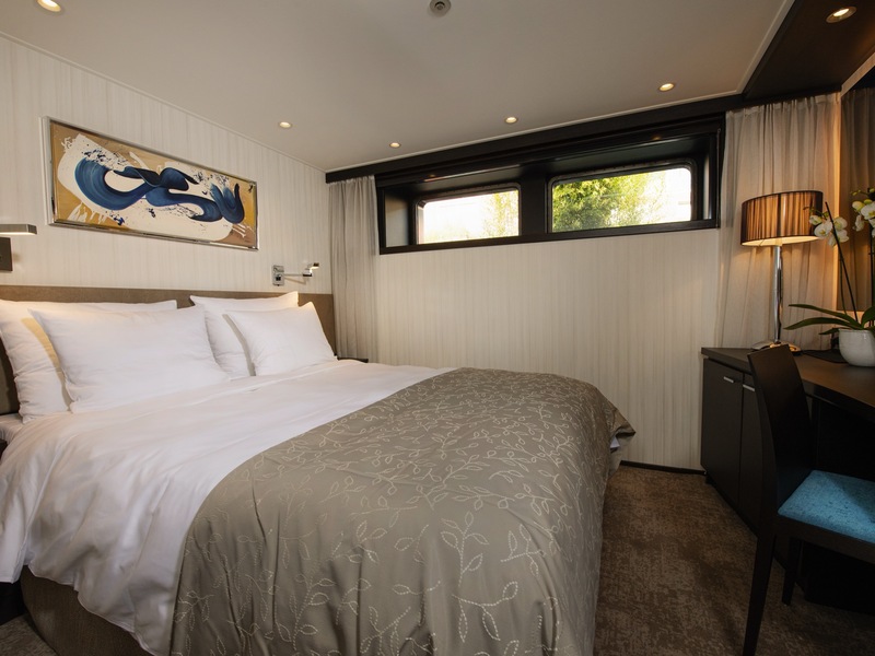 Avalon Deluxe Stateroom